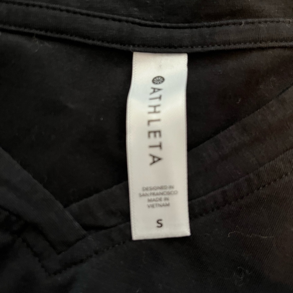 Athleta Black V-Neck Short Sleeve Tee - Picture 4 of 4